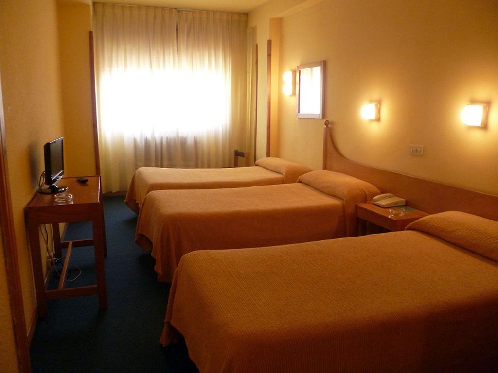 Hotel Pradas Jaca Exteriör bild
