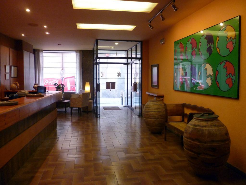 Hotel Pradas Jaca Exteriör bild