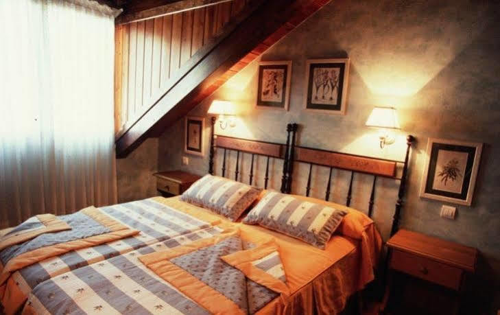 Hotel Pradas Jaca Exteriör bild