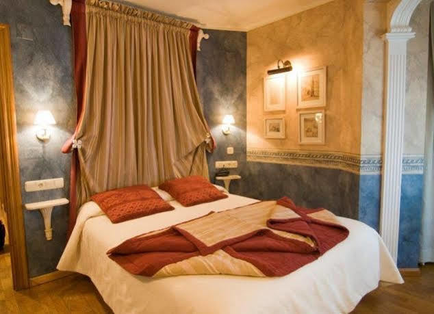Hotel Pradas Jaca Exteriör bild